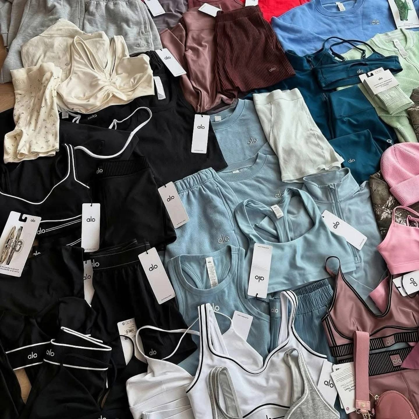 Alo Yoga Clothing Pallet 2