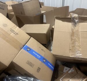 Amazon Low End Mediums Truckload: 800+ Units, Wholesale Value