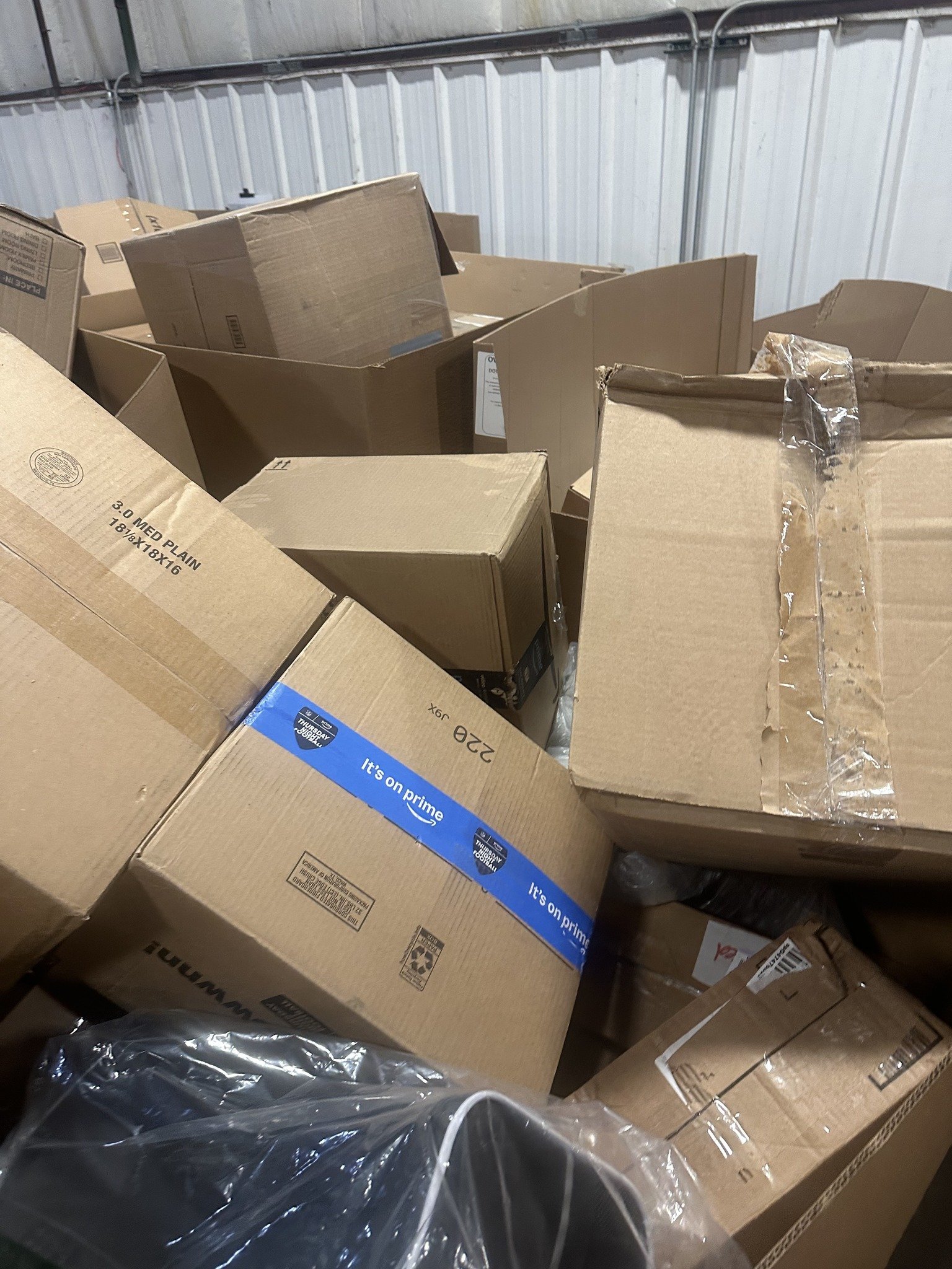 Amazon Low End Mediums Truckload: 800+ Units, Wholesale Value