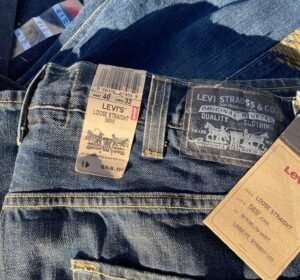 Authentic Levi Jeans Pallet (Men & Women) (500–525 Pieces)