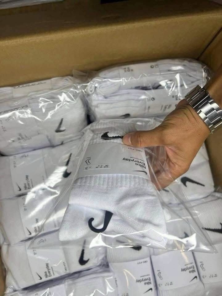 Nike Socks Pallet: 1,200 Sets Wholesale New With Tags