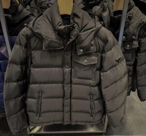 Winter Jacket Wholesale Pallet: 100+ Coats to Flip for Profit